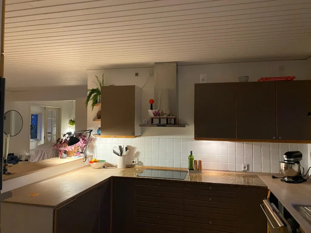 Stort moderne køkken efter renovering